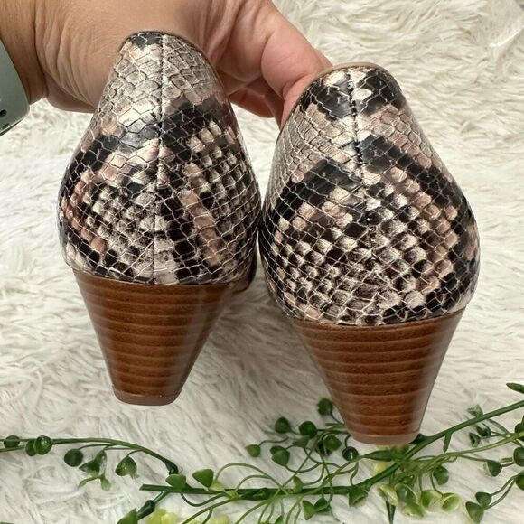 COLE HAAN Python Pattern Leather Low Heel Wedge Peep Toe Pumps Cushioned sz 8B - Picture 7 of 10